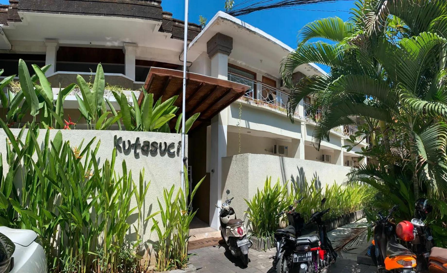 Kuta Suci Guesthouse מראה חיצוני תמונה